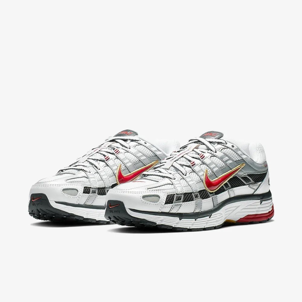 나이키 P6000 우먼스 메탈릭 실버 레드 BV1021-101